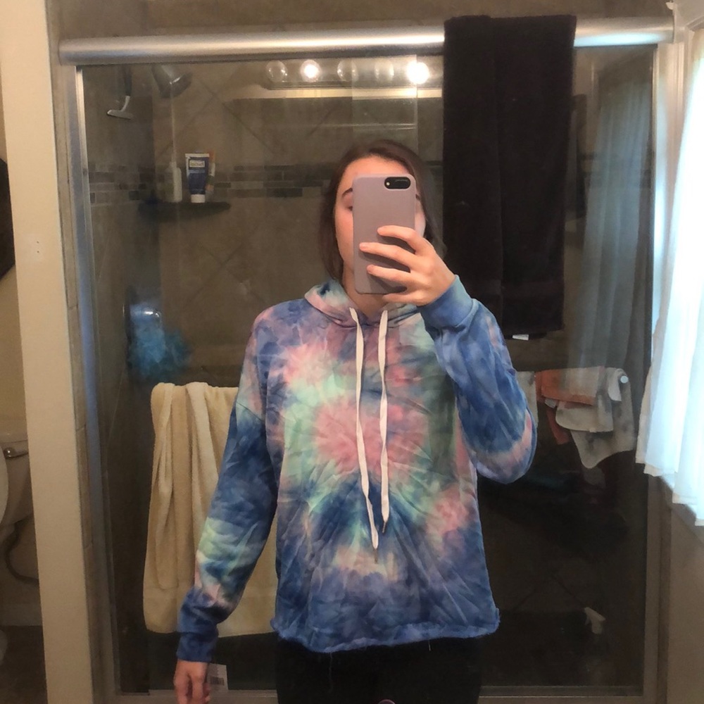 Small/medium tie dye cropped hoodie with tags